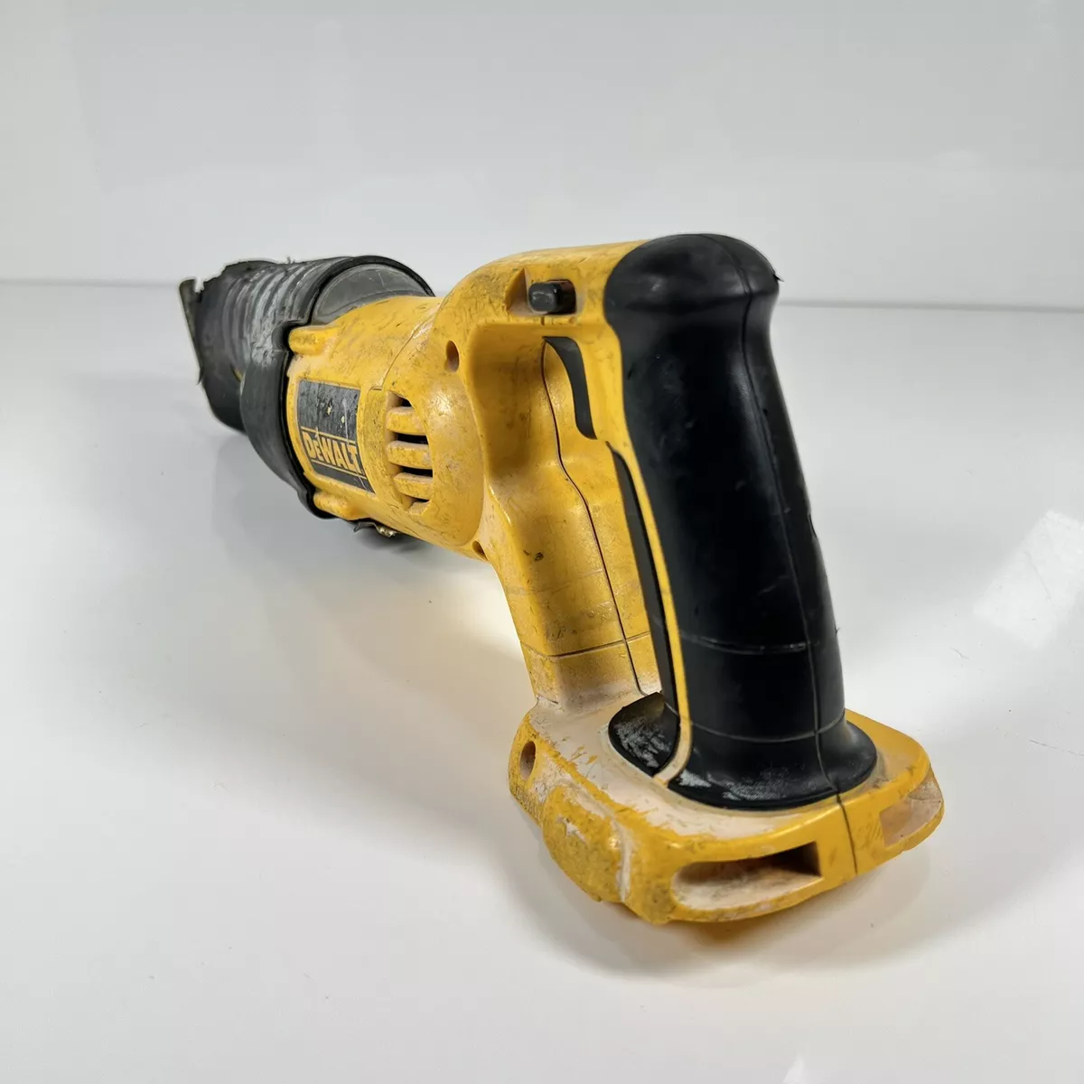 Dewalt cordless reciprocating saw with battery deals