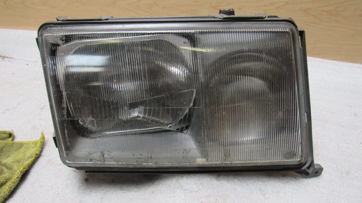 1994-1995 MERCEDES BENZ W124 E-CLASS RIGHT HEADLIGHT PASSENGER  