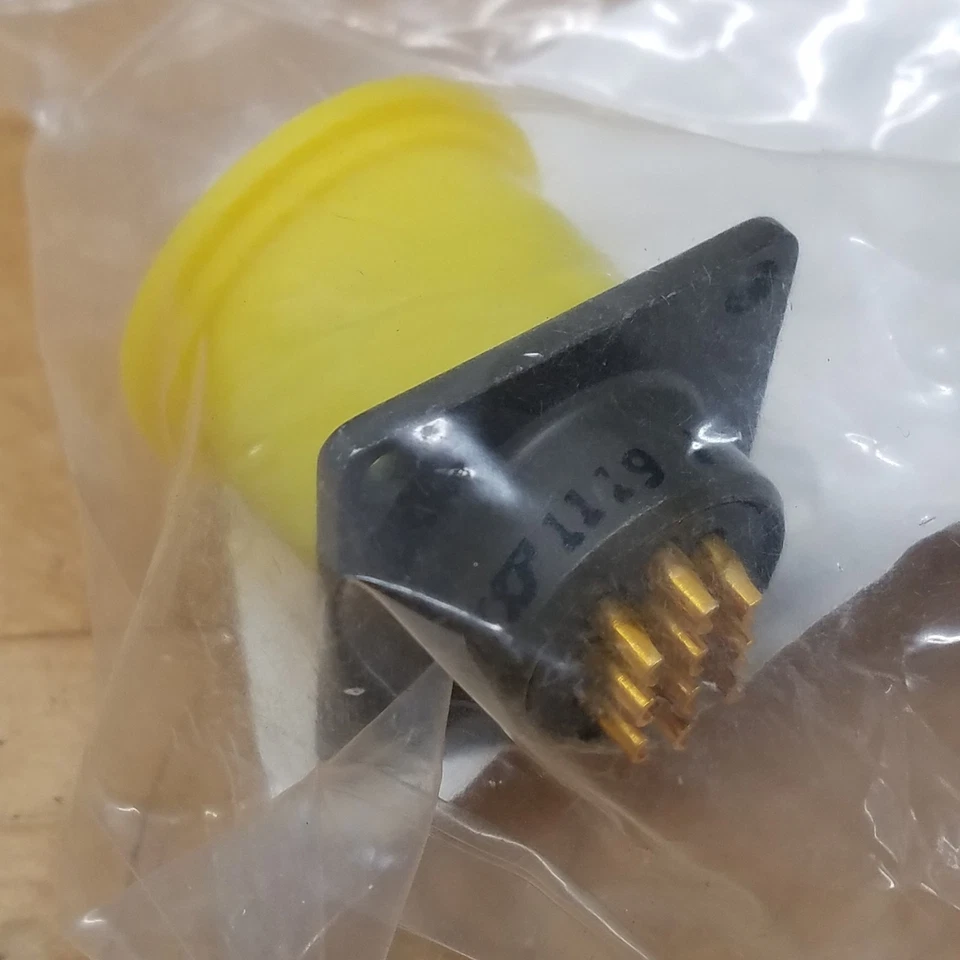 ITT Cannon MS3112E12-10S Circular Connector, 10 Pin, Size 12 - NEW - Image 3 of 4