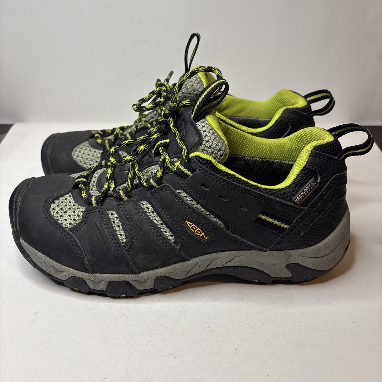 Stivali da trekking Keen Koven da donna taglia 7 5 sneaker basse scarpe da trail outdoor nero grigio