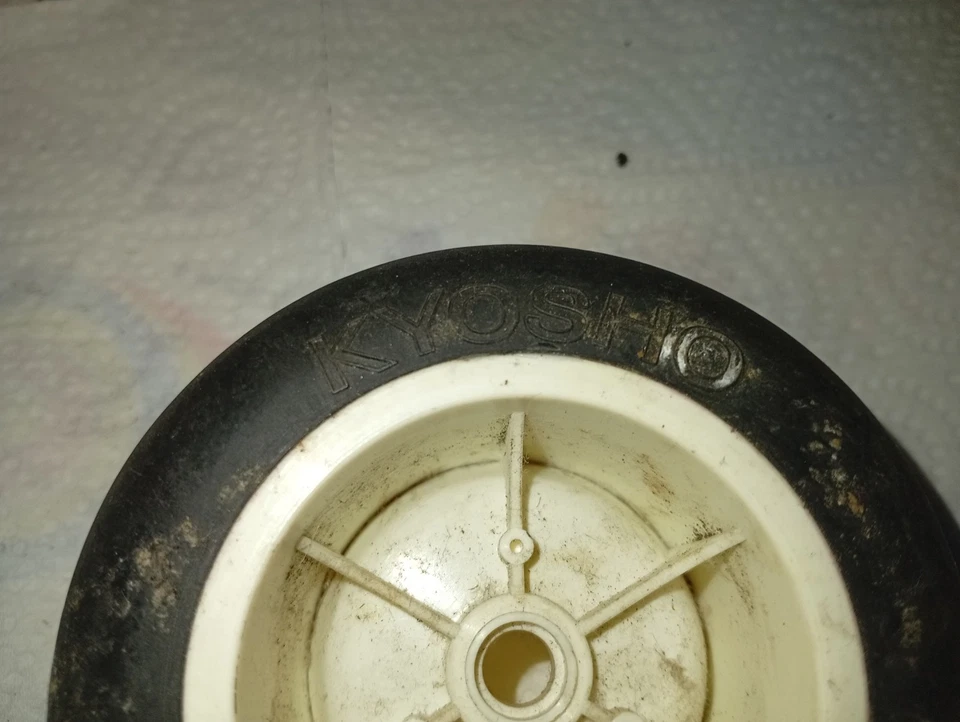 2 roues kyosho 510/100/62 vintage - Photo 4/4