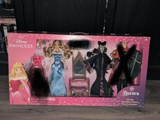 Disney Store Aurora Dornröschen Puppenset ohne Mantel,Spinnrad, Feen und Philip 