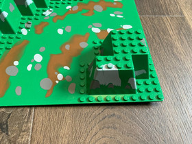 LEGO 6024 Raised 3D Baseplate from Dark Forest Fortress Castle 6079