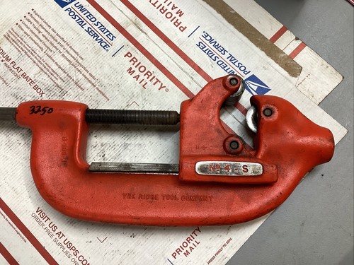 1-RIDGID No. 4-S Heavy Duty Pipe Cutter, 2" to 4” Pipe ED4U #3250 - Picture 19 of 21