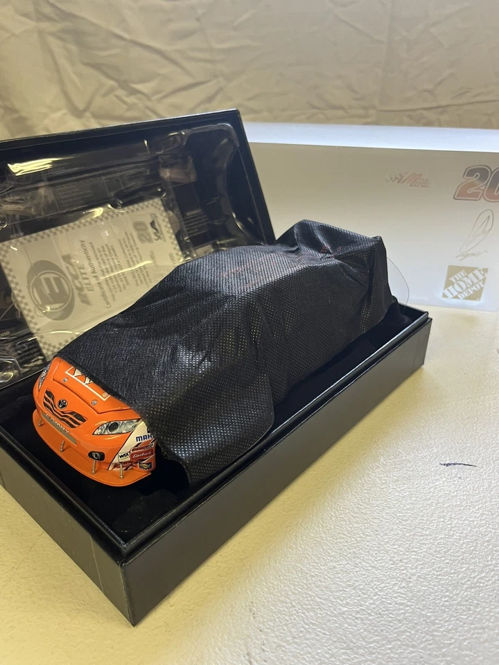 Toyota Camry Elite 987/1.000 2009 Home Depot Joey Logano #20 Foto 2 de 4