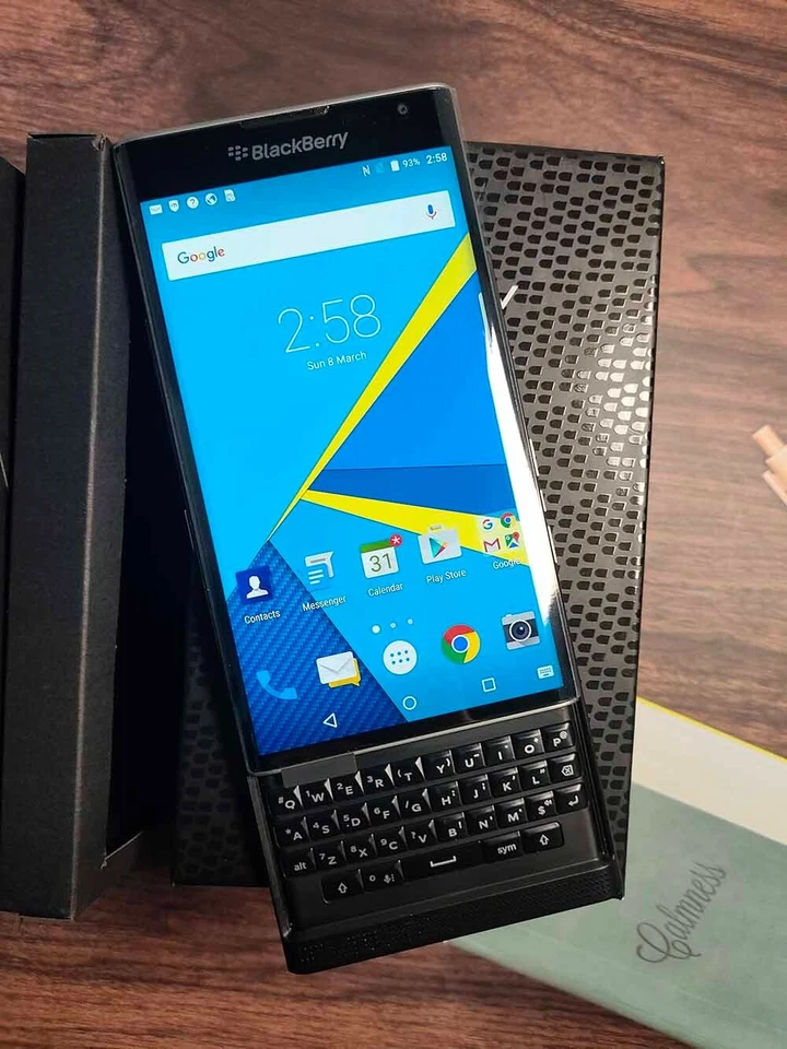 99% New BlackBerry Priv - 32 GB - Black (Unlocked) 4G keyboard Smartphone - Image 2 of 4