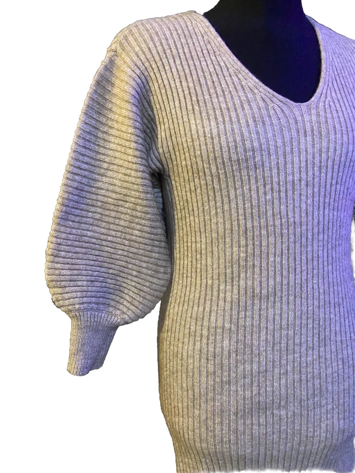 Exuberante Vestido Suéter Acanalado Manga Globo Muñeca Ceñida Cuello en V Talla Pequeña Foto 2 de 4