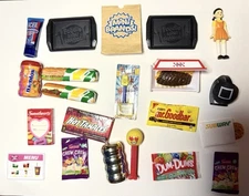 Mini Brands Foodie Candy Netflix Lot 21 Piece -Golden piece