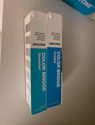 Pantone Color Bridge GP6102A Farbfächer-Set Coated & Uncoated, 2 Einheiten 