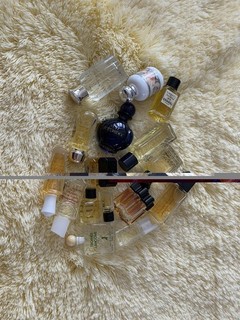 Lot de miniatures de flacons de parfum