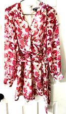 LADIES EXPRESS PINK FLORAL ROMPER  SIZE XS