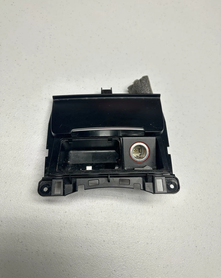 Cenicero delantero AUDI S4 A4 A5 S5 SQ5 B8 2009-2016 montaje de bandeja de ceniza OEM 8K0857951C Foto 2 de 4