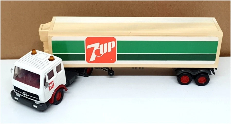 Matchbox Appx 27cm Long K-124 - Mercedes Benz Fridge Truck (7UP) White - Image 4 of 4