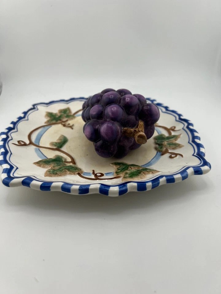 Plato Decorativo de Uva Redondeado Cuadrado Plato Colgante Bella Casa by Ganz 7 3/4" 3D Foto 3 de 4