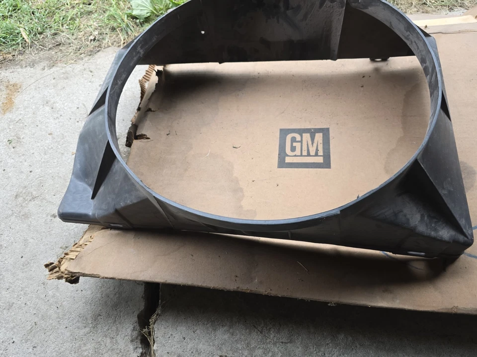 NOS GM 70 71 72 BUICK SKYLARK GS 350 运动型 WAGON LESABRE FAN SHROUD #1232996 原始设备制造商 — 第 3/4 张图片