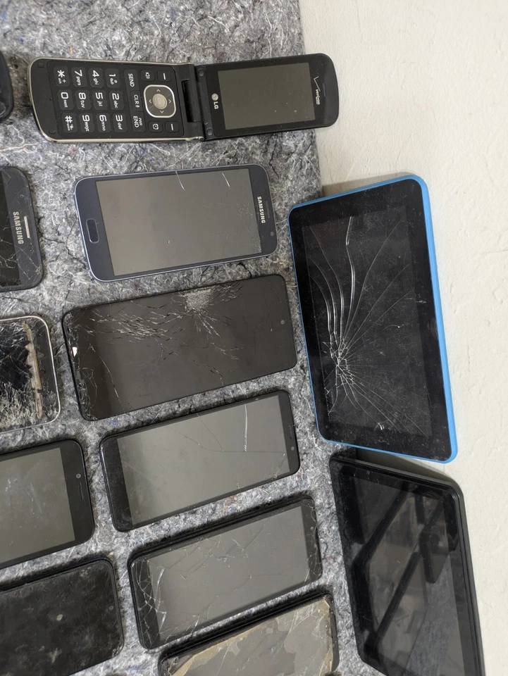 Cell Phone Lot PARTS REPAIR Bulk Bundle As-is Samsung Motorola HTC LG - 28 Piece - Image 2 of 4