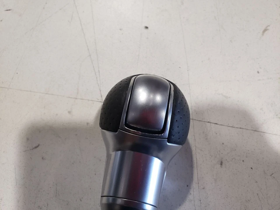 Bota de câmbio, botão, acabamento - 2016 Audi TT Quattro MK3 S-LINE conversível - OEM - Imagem 4 de 4