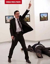 World Press Photo 2017 - Paperback, by World Press Photo - Very Good