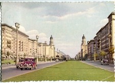 DDR-AK BERLIN Stalinallee, Frankfurter Tor, Auto 1957