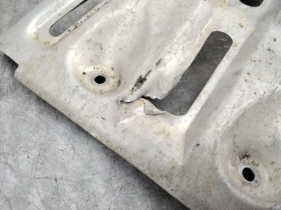 Suzuki Twin Peaks 700 LTV700F 2004 4x4 fabricante de equipos originales placa de deslizamiento inferior protector Foto 4 de 4