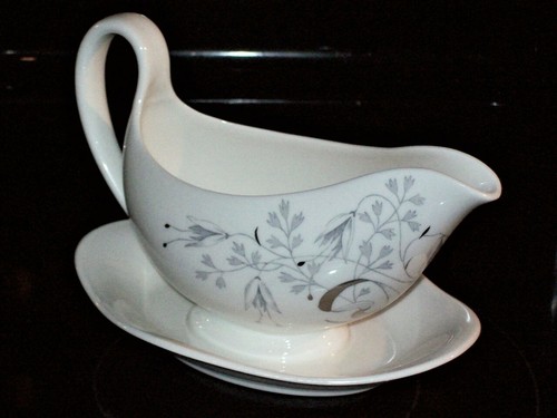 Wedgewood WILD OATS Gravy Boat with attached under plate - Picture 2 of 4