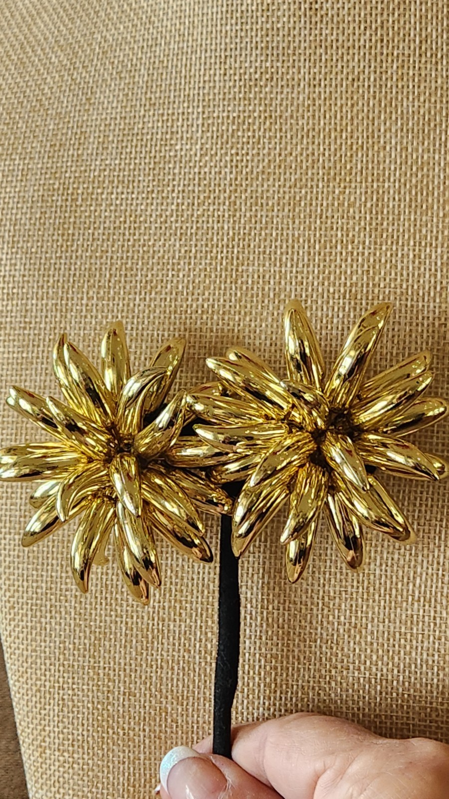 Vintage Goldtone Firework Clip On Earrings They Are A Beautiful Statement 2.44