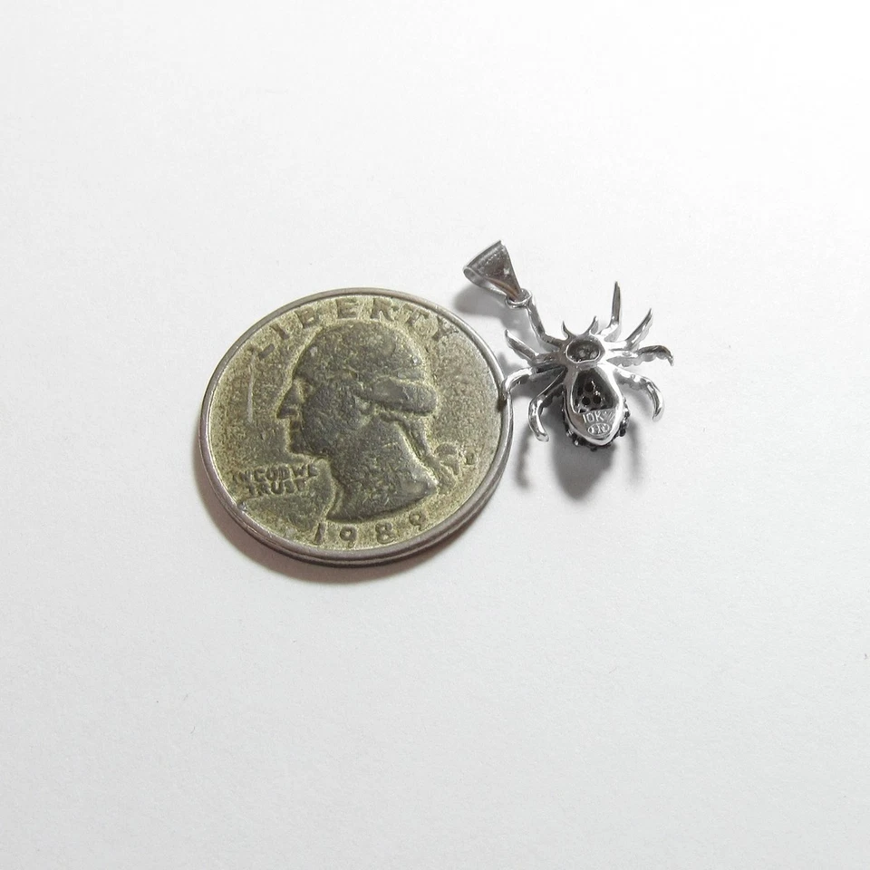 Colgante araña diamante negro corte único blanco HENG NGAI 10K oro blanco 0,30 quilates Foto 3 de 4
