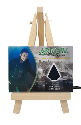 ARTBOX ARROW TV SERIE SETH GABEL THE COUNT AUTHENTISCHES KOSTÜM KLEIDERSCHRANK KARTE M23