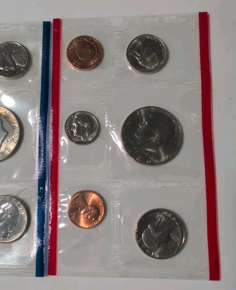 1986 US Mint Uncirculated P & D Coin Set Collectible  - Image 3 of 4