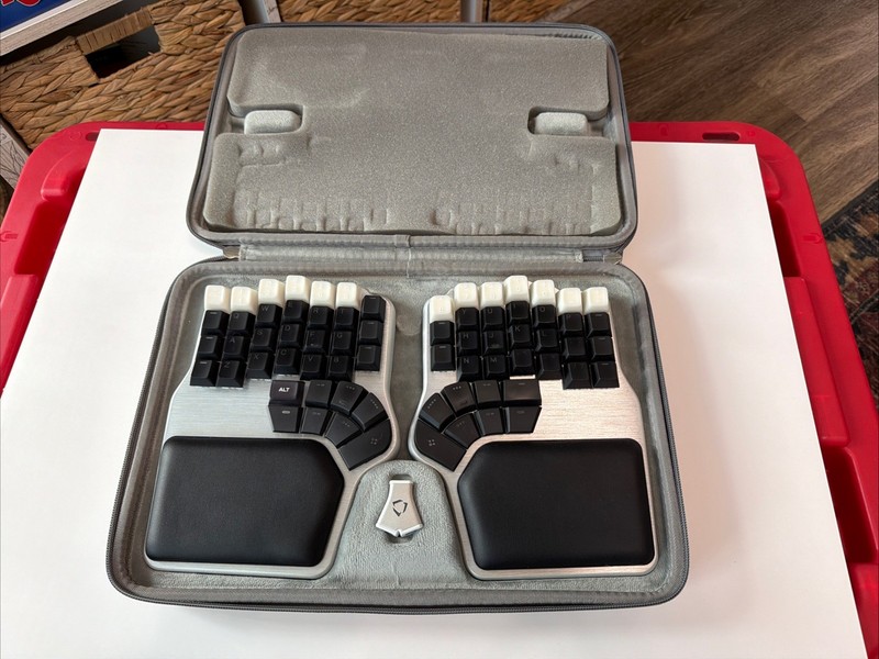 Dygma Defy (V1) Mechanical Keyboard, Wired With Tenting