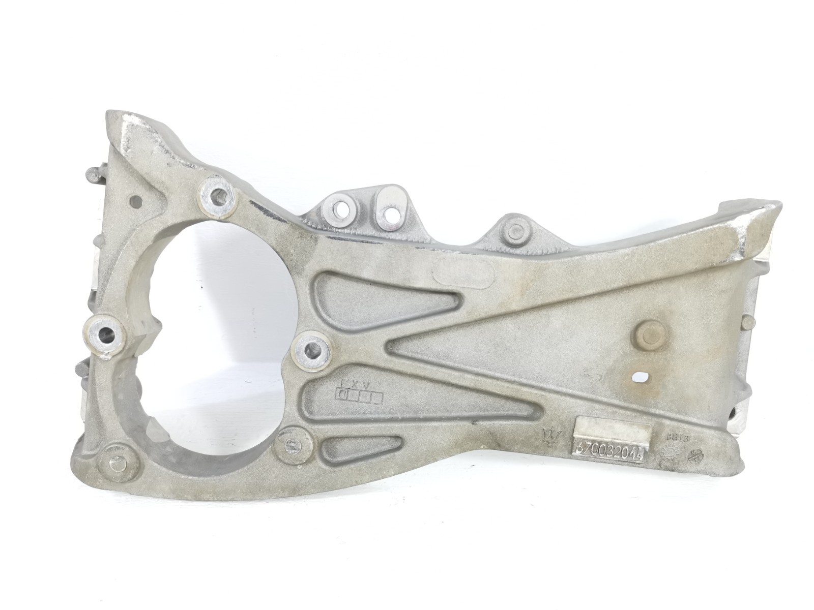Maserati Levante 2018 AWD 3.0 L Transmission Mount Bracket Crossmember Support