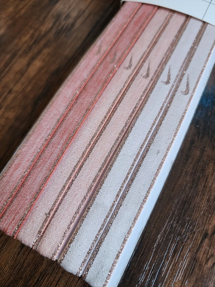 Tiaras de cabeça Nike multicoloridas pacote com 6 glitter magro antiderrapante logotipo Swoosh - Imagem 2 de 4