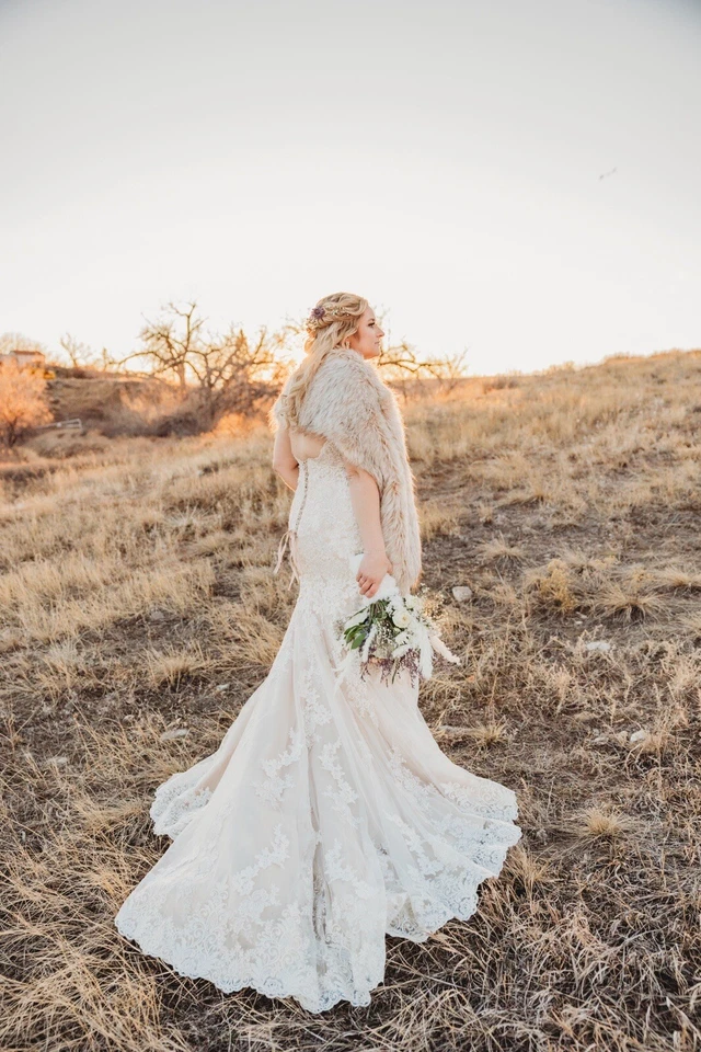 Mermaid Lace Gown Wedding Dress - Size 18 - Beautiful Dress! Corset - Image 3 of 4