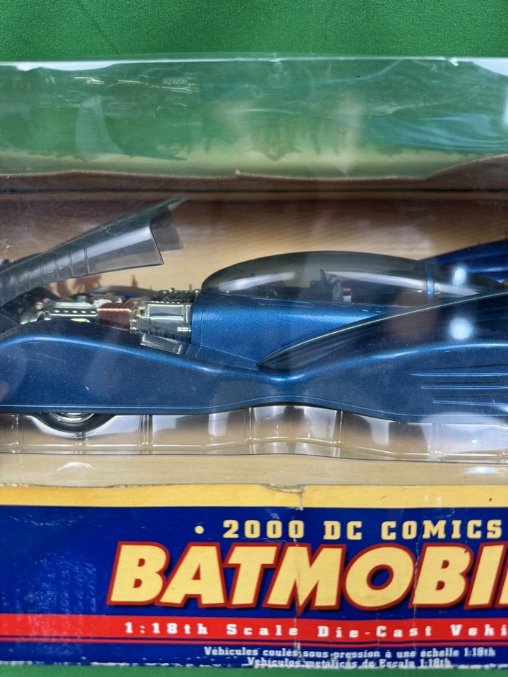 DIE CAST Corgi BATMOBILE 2000 DC Comics 1:18 scale - BLUE VARIANT -RARE- - Image 3 of 4