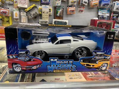 Ford C600 1966 Muscle Machines Con Ford Mustang SVT Cobra 1993 - Foto 7