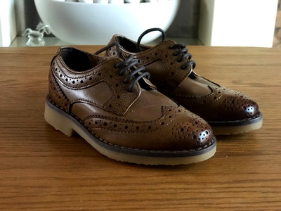 M&S MARKS AND SPENCERS KINDER JUNGEN BRAUN HELLBRAUN LEDER BROGUES 6UK/23EUR SMALL NEU