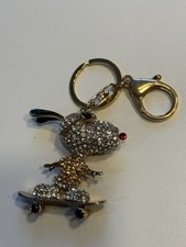 SNOOPY HUND DOPPEL SCHLÜSSELANHÄNGER TASCHENANHÄNGER MIT SCHMUCKSTEINEN UND KLAREN & ROSEGOLDENEN STRASSSTEINEN