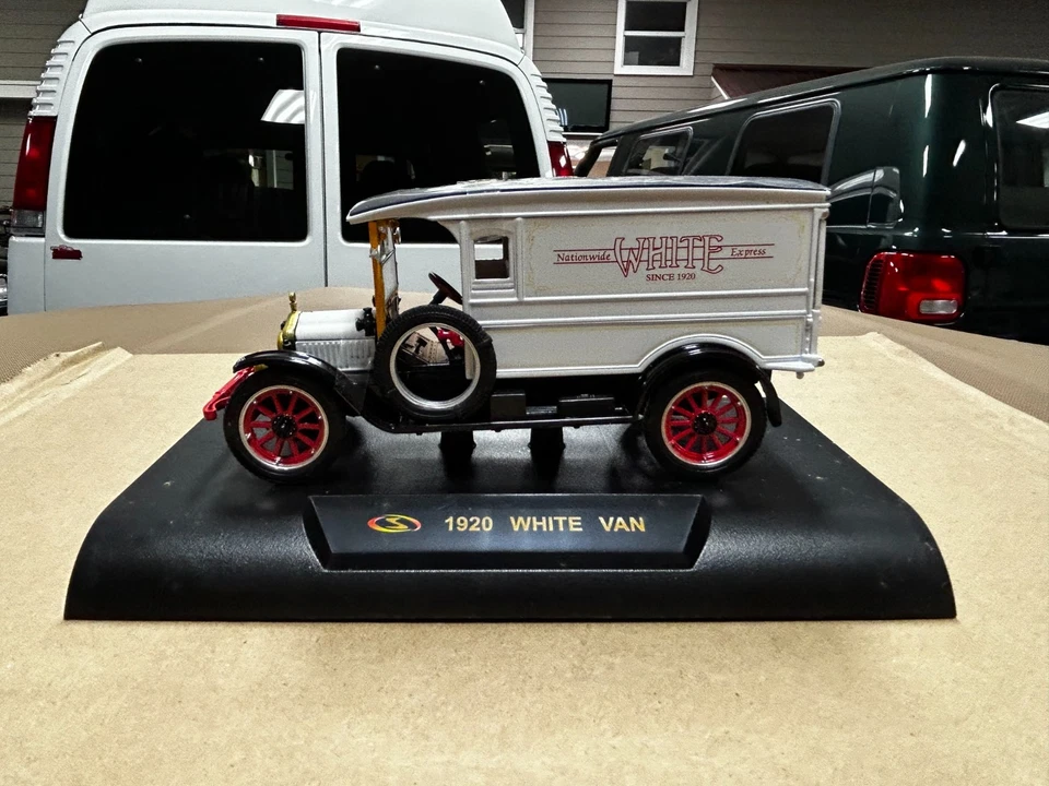 Signature Models 1920 White Van Delivery 1:32 Scale Metal Die Cast Model Car - Image 2 of 4