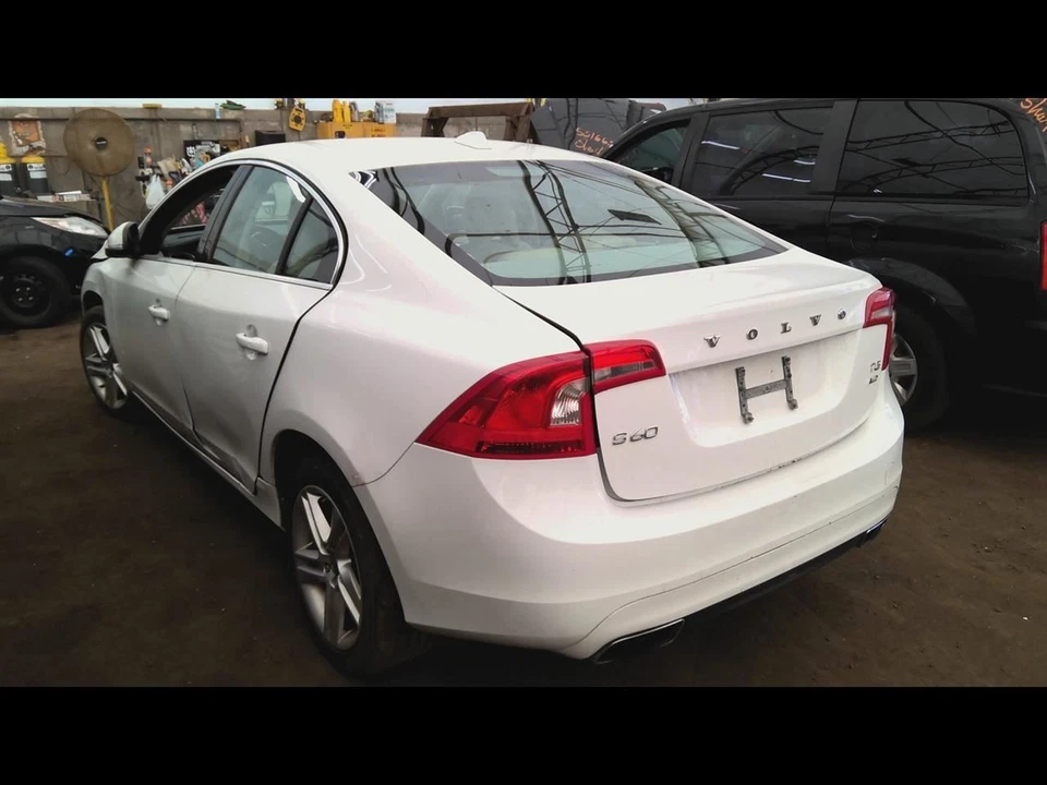 AC Compressor Fits 14-16 VOLVO S60 6733686 - Image 2 of 4