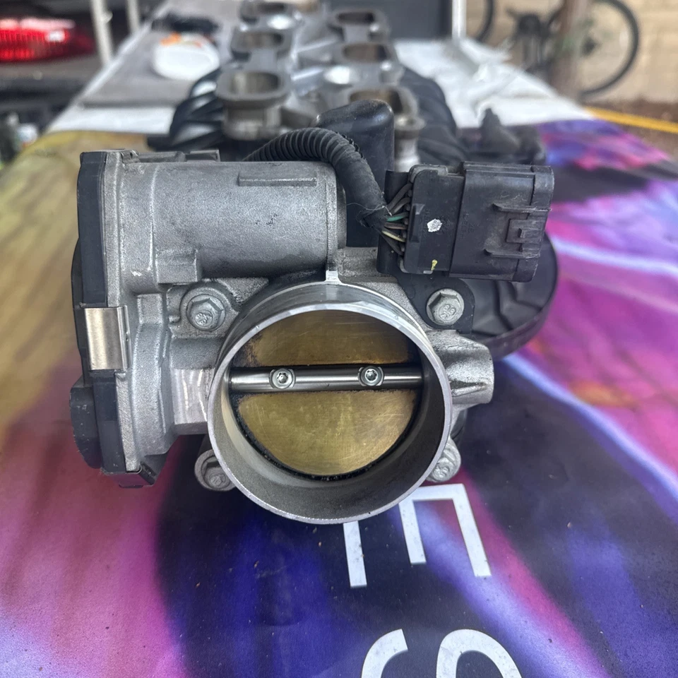 08-11 CADILLAC CTS 3,6 Л V6 ВПУСКНОЙ КОЛЛЕКТОР ДВИГАТЕЛЯ В СБОРЕ С КОРПУСОМ ДРОССЕЛЬНОЙ ЗАСЛОНКИ OEM - Изображение 4 из 4