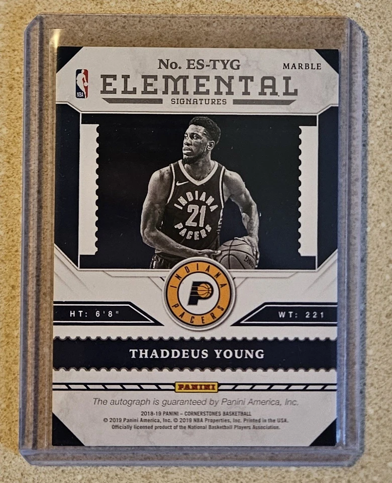 Autógrafo Thaddeus Young 2018-19 Panini Cornerstones SSP Gold #d/10 - Pacers 🔥 Foto 2 de 2