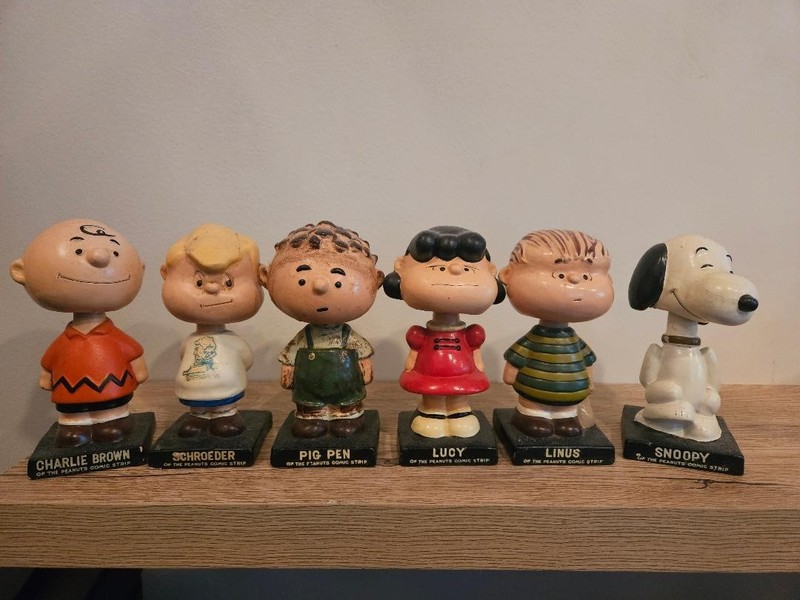 1960 s complete set of the Charlie Brown peanuts comic bobble head dolls VG