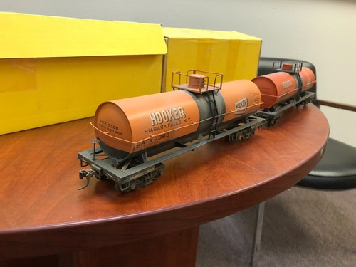 10,000 GAL. TANK CARS HOOKER GATX 7366 & 2150 USH KADEES NWSL WHEELSET WEATHERED - Picture 2 of 5