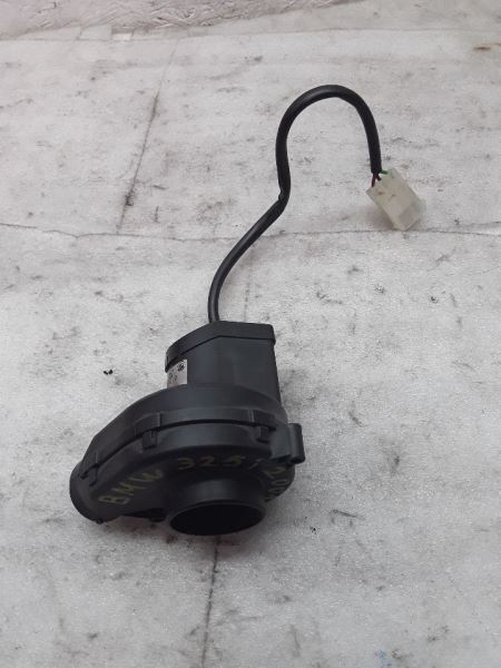 Electric Fan Motor 2001 BMW 325i 0 130 002 831 SM W-13-10-1-image