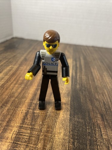 Vintage Lego Technic Action Figure 2706 Police Officer Policeman Coastal Cop 01