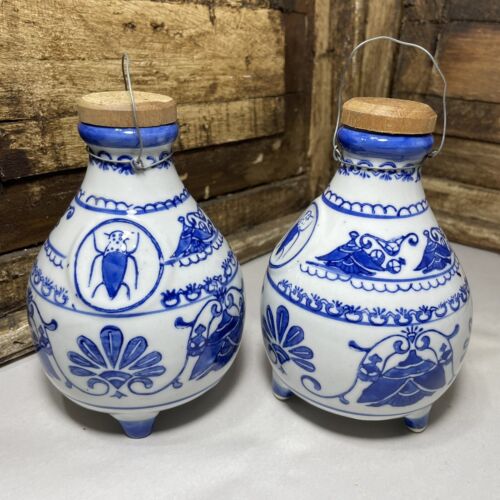 Vintage  Porcelain Pottery Bottle Blue Cork Stoppers Set Of 2- 5.5” T - 第 1/10 張圖片