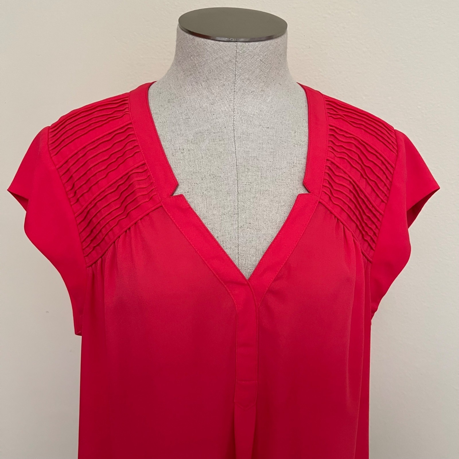 DANIEL RAINN Split Neck Cap Sleeve Split Tunic Si… - image 2