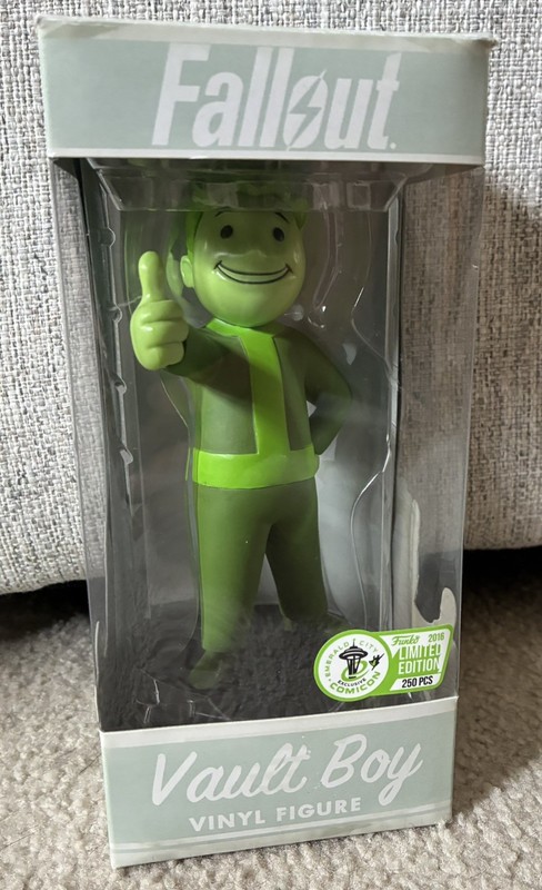 2016 Funko Fallout Vault Boy Comic Con Exclusive 1 of 250