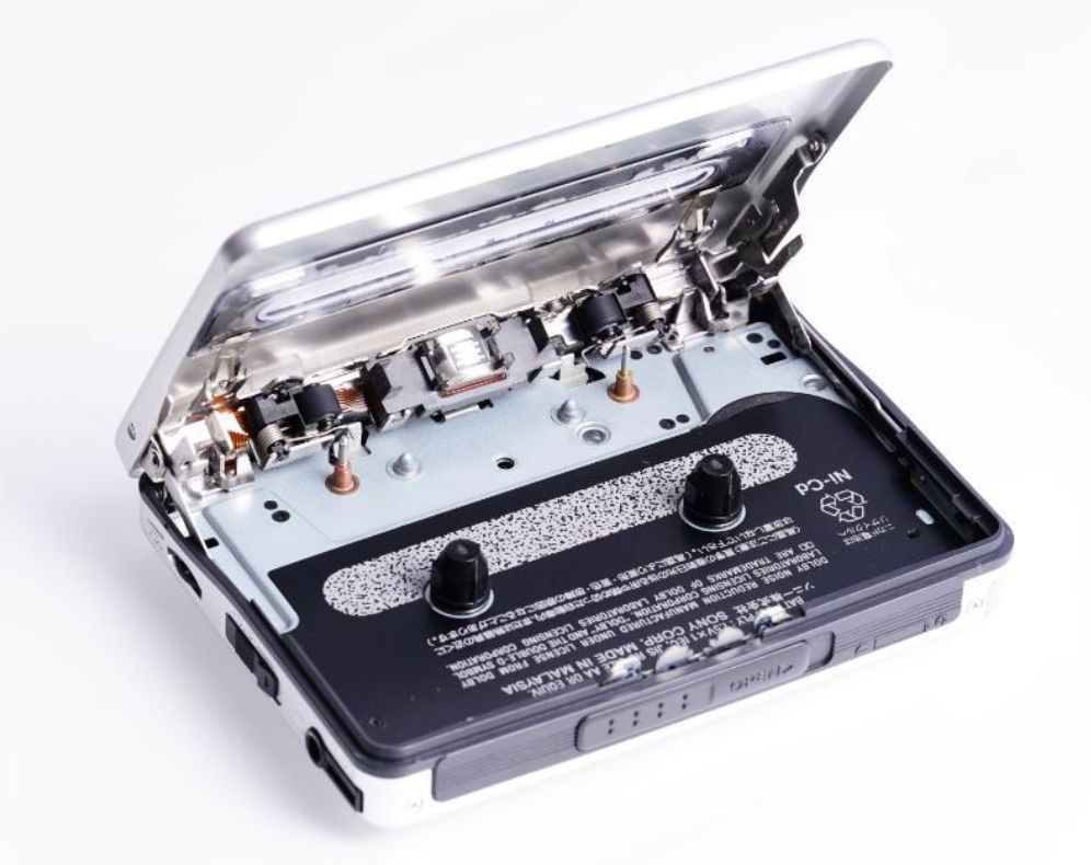 軽快！SONY WM-EX600 シルバー カセットウォークマン可動品F Sony Walkman WM-EX600 Cassette Player Silver Tested Fully