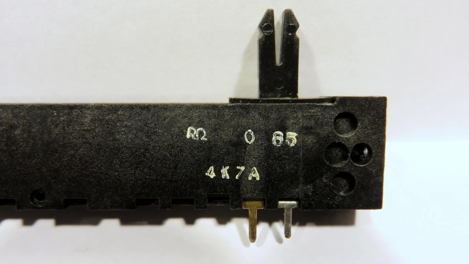 1Pc,  Slide potentiometer 4K7 , 4K7A , ROhm , Radiohm , sliding Potentiometer - Image 2 of 4